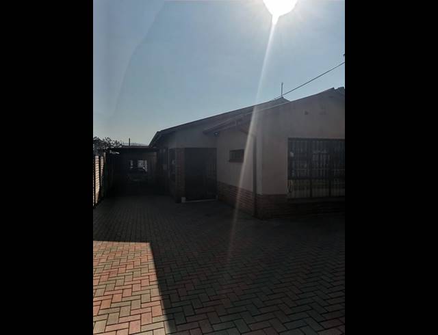 3 BEDROOM HOUSE FOR SALE IN PRETORIA GARDENS